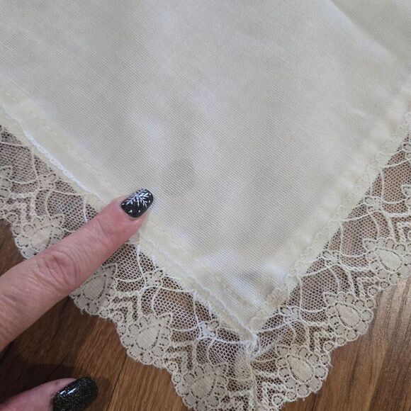 Vintage Embroidered Lace Table Runner Peacock Design - Picture 5 of 5